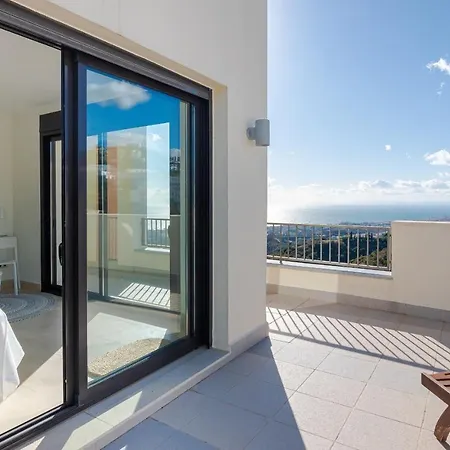 Luxurius Penthouse With Large Terrace And