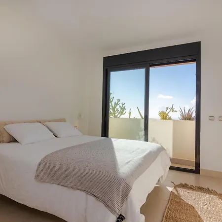 Luxurius Penthouse With Large Terrace And