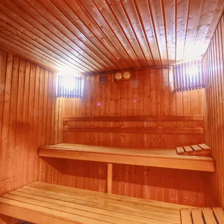 Luxurius Penthouse With Large Terrace And Vakantiehuis *