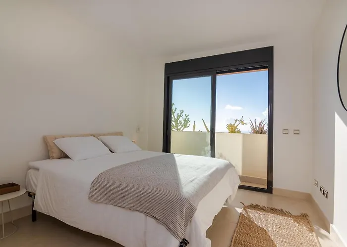 Luxurius Penthouse With Large Terrace And