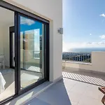 Luxurius Penthouse With Large Terrace And
