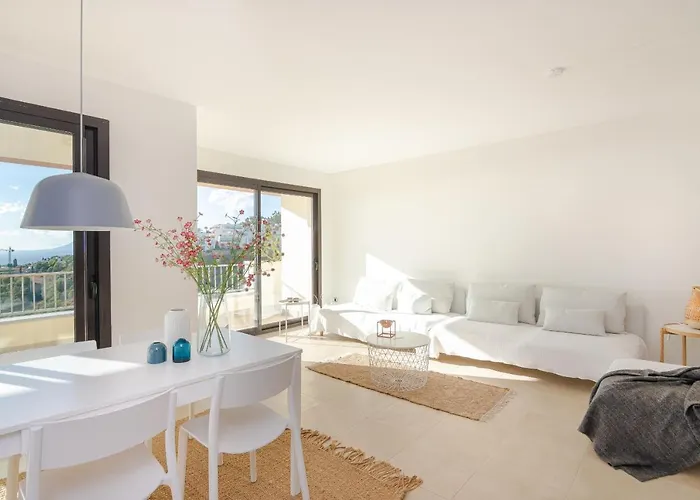 Luxurius Penthouse With Large Terrace And
